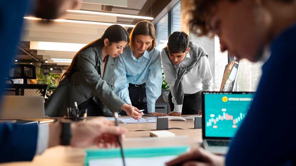 Il nuovo vocabolario del lavoro, tra stanchezza collettiva e futuro condiviso