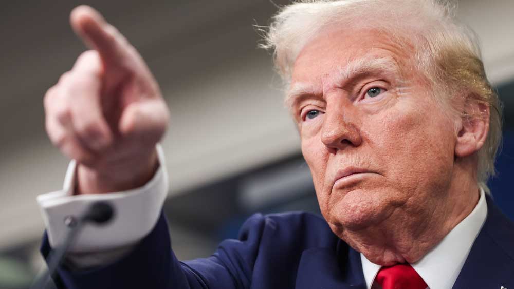 Trump rilancia la sfida sui dazi, mercati sotto pressione e diplomazia in allerta