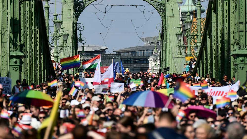 Record al Pride di Budapest, in 200.000 sfidano il divieto imposto da Orban