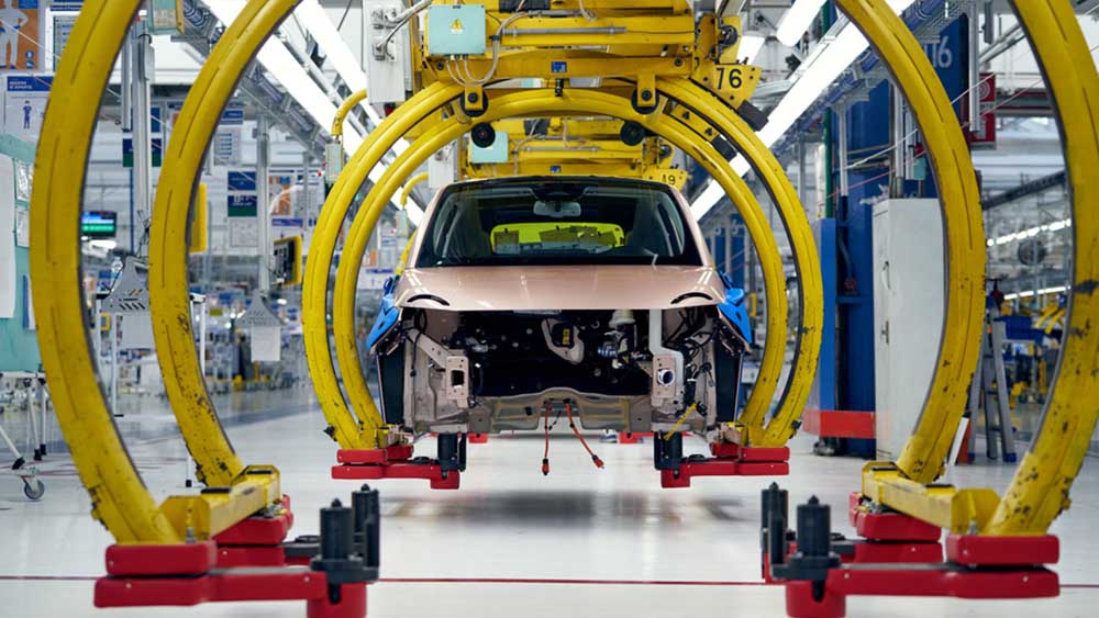 L&rsquo;Europa rivede il futuro dell&rsquo;auto, tra transizione verde e competitivit&agrave; industriale